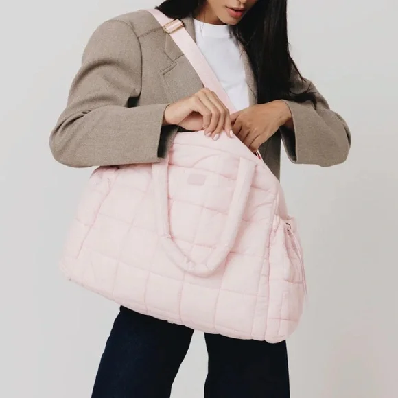 Augustnoa The Weekender Duffle Bag in Baby Pink - Picture 2 of 8